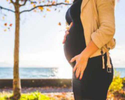 重庆一女子二胎生下双胞胎儿子，丈夫产房外再三确认，表情亮了